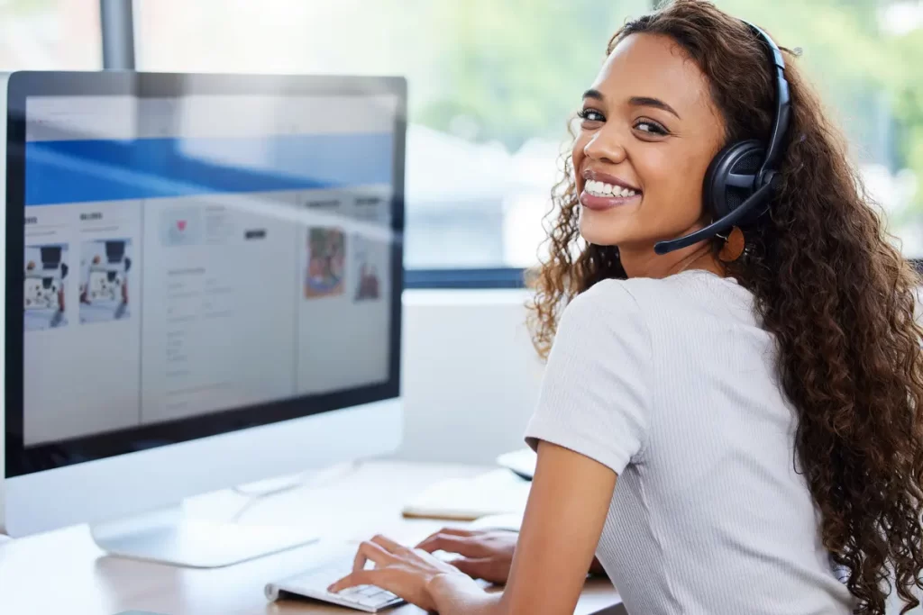 A smiling girl working in a eCommerce call center helps customers