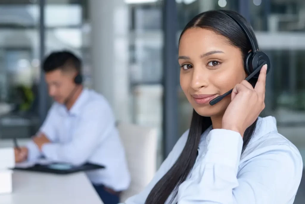 Profile picture of a girl working in a eCommerce call center with headphones